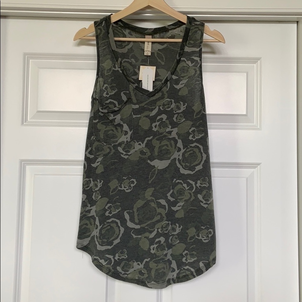 ☀️ 3/$36 or 2/$30 NEW ALTAR’D STATE Women Razorback Slouch Tank sz S